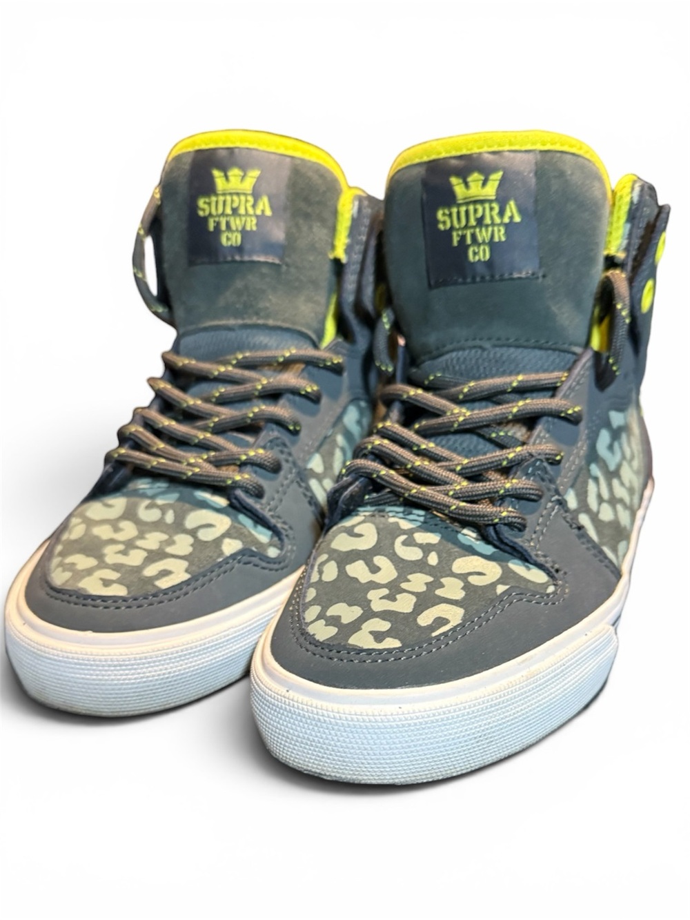 SUPRA Women's Gray Sneakers with Neon Lime Accents and Leopard Print